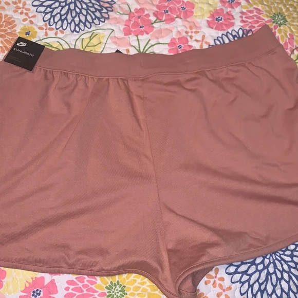 NWT NIKE SHORTS - Picture 3 of 3